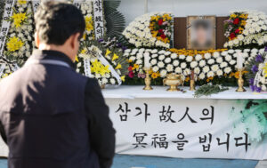 Read more about the article ‘피 묻은 빵’을 먹을 수는 없다